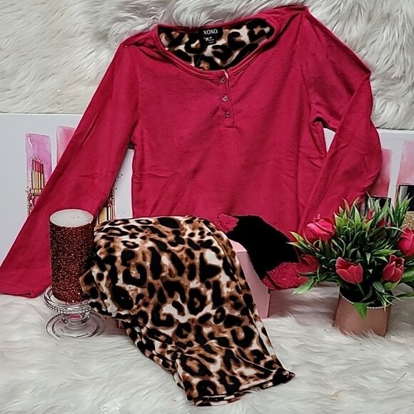 XOXO Other - 887  XOXO Pink & animal print pajama & Socks Size L Gift Set NWT